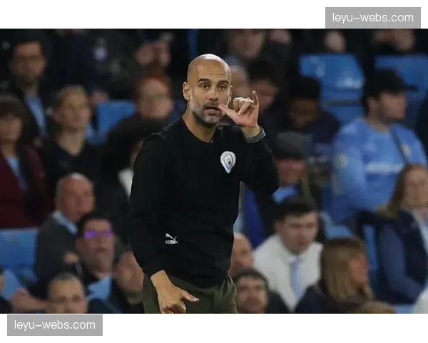 看台一幕：随队远征的曼城球迷在球队落后时依然高歌