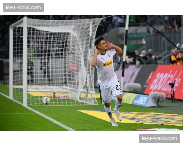 报道:门兴格拉德巴赫对阵美因茨,场边虚拟广告牌为两家不同区域转播商展示不同内容 报道:门兴格拉德巴赫对阵美因茨,场边虚拟广告牌为两家不同区域转播商展示不同内容